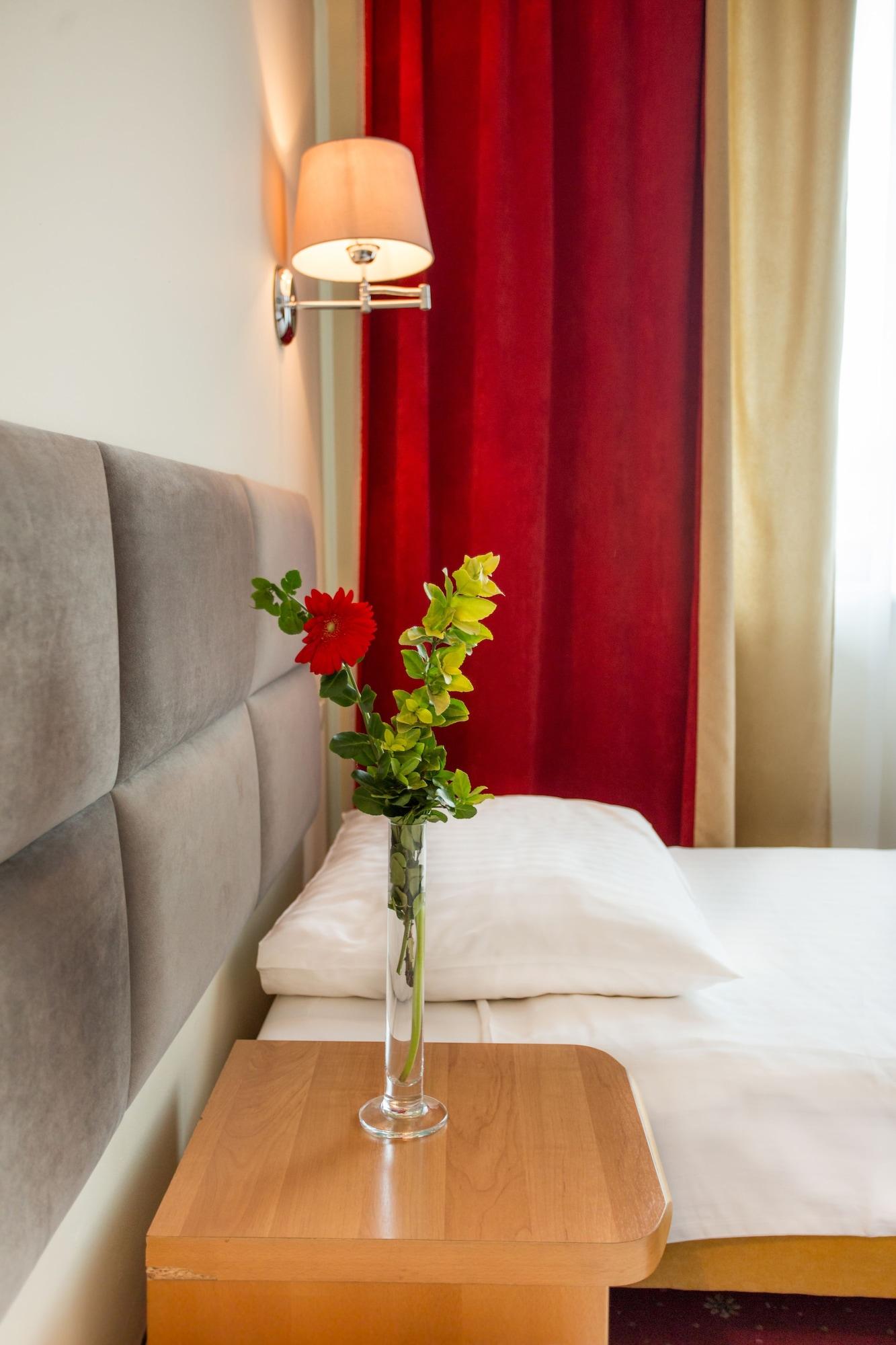 Hotel Orient クラクフ エクステリア 写真