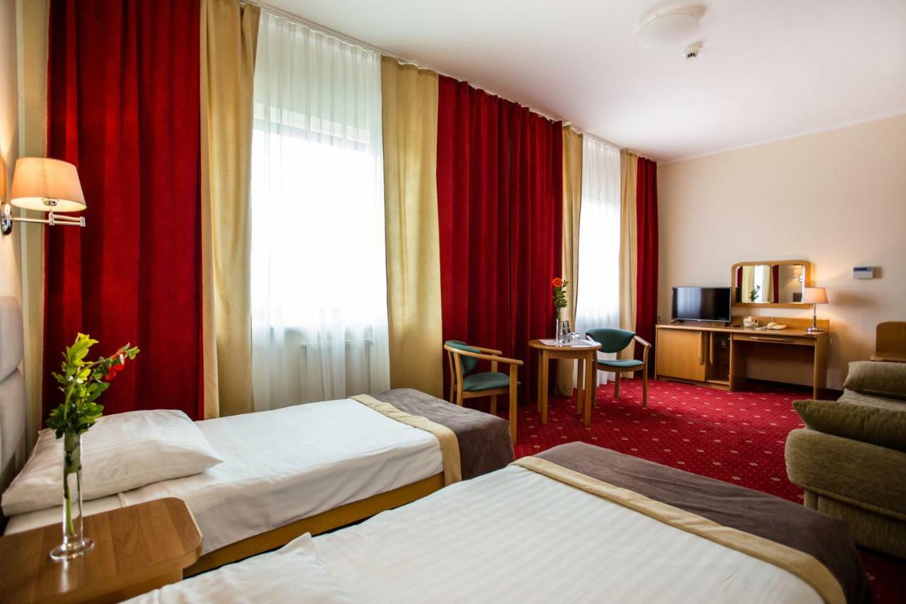 Hotel Orient クラクフ エクステリア 写真